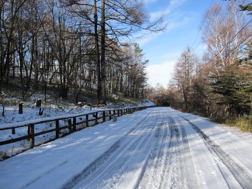 積雪後の別荘地内道路 2009年12月12日9：12