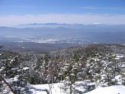 縞枯山山麓から見た茅野市街・中央ｱﾙﾌﾟｽ（左）・木曾御嶽山（右）