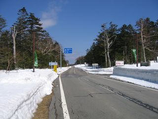 開通したメルヘン街道の麦草峠