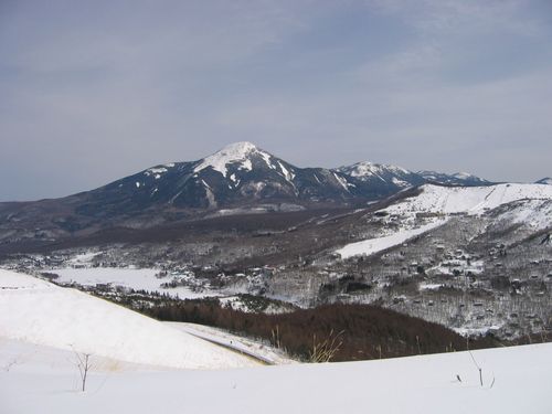 車山高原から見た白樺湖と蓼科山