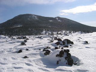 坪庭から見た縞枯山　08.1.10