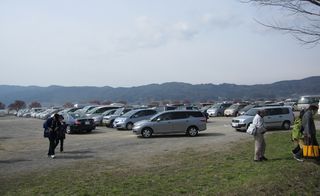 赤砂崎駐車場／御柱祭　2010年4月9日午前9時頃