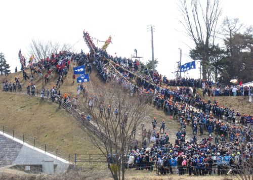 木落し開始前／前宮一之御柱　2010年4月3日11時